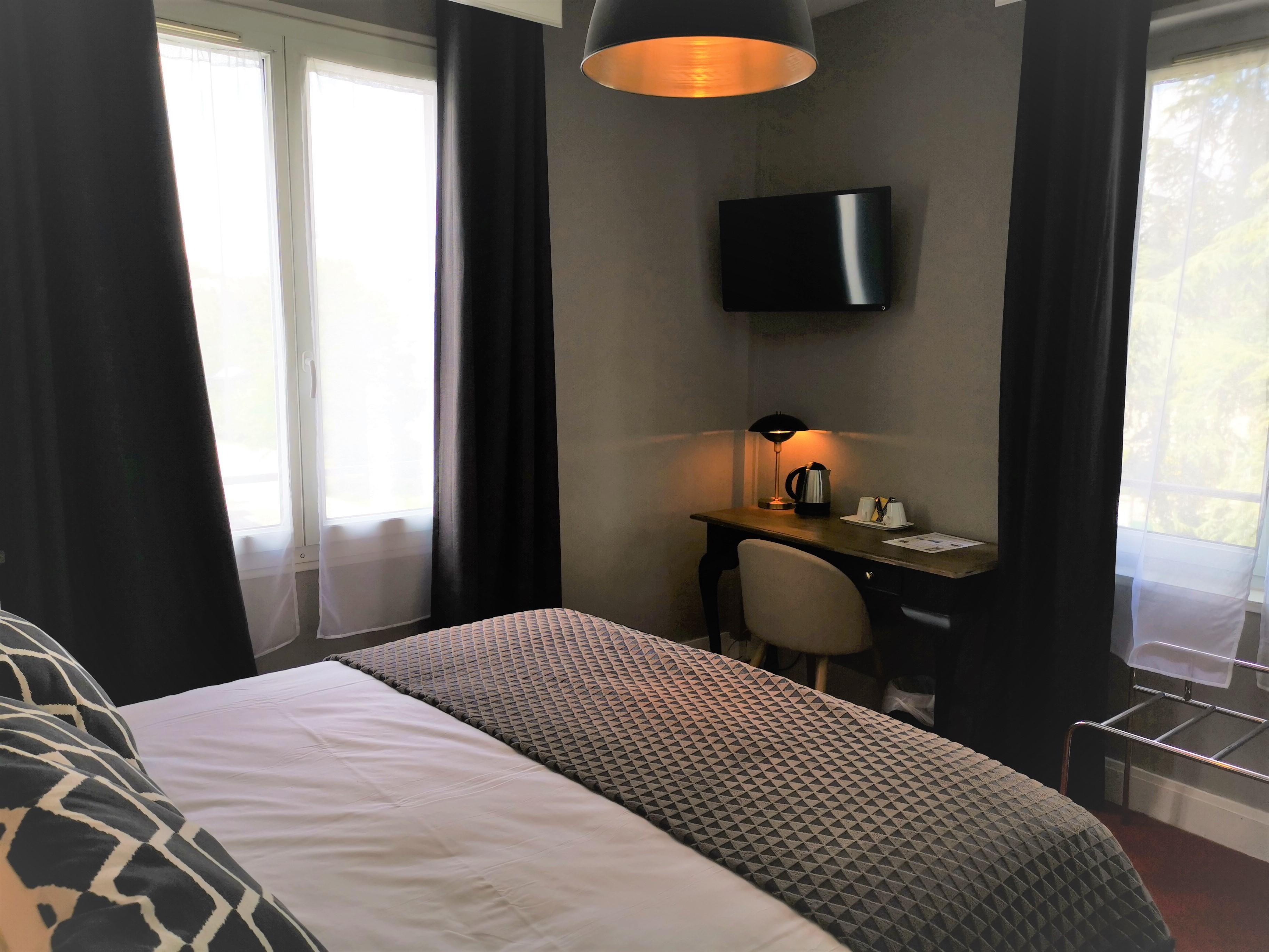 Le Boeuf Couronne - Hotel & Restaurant Chartres- Logis Hotels Exterior photo