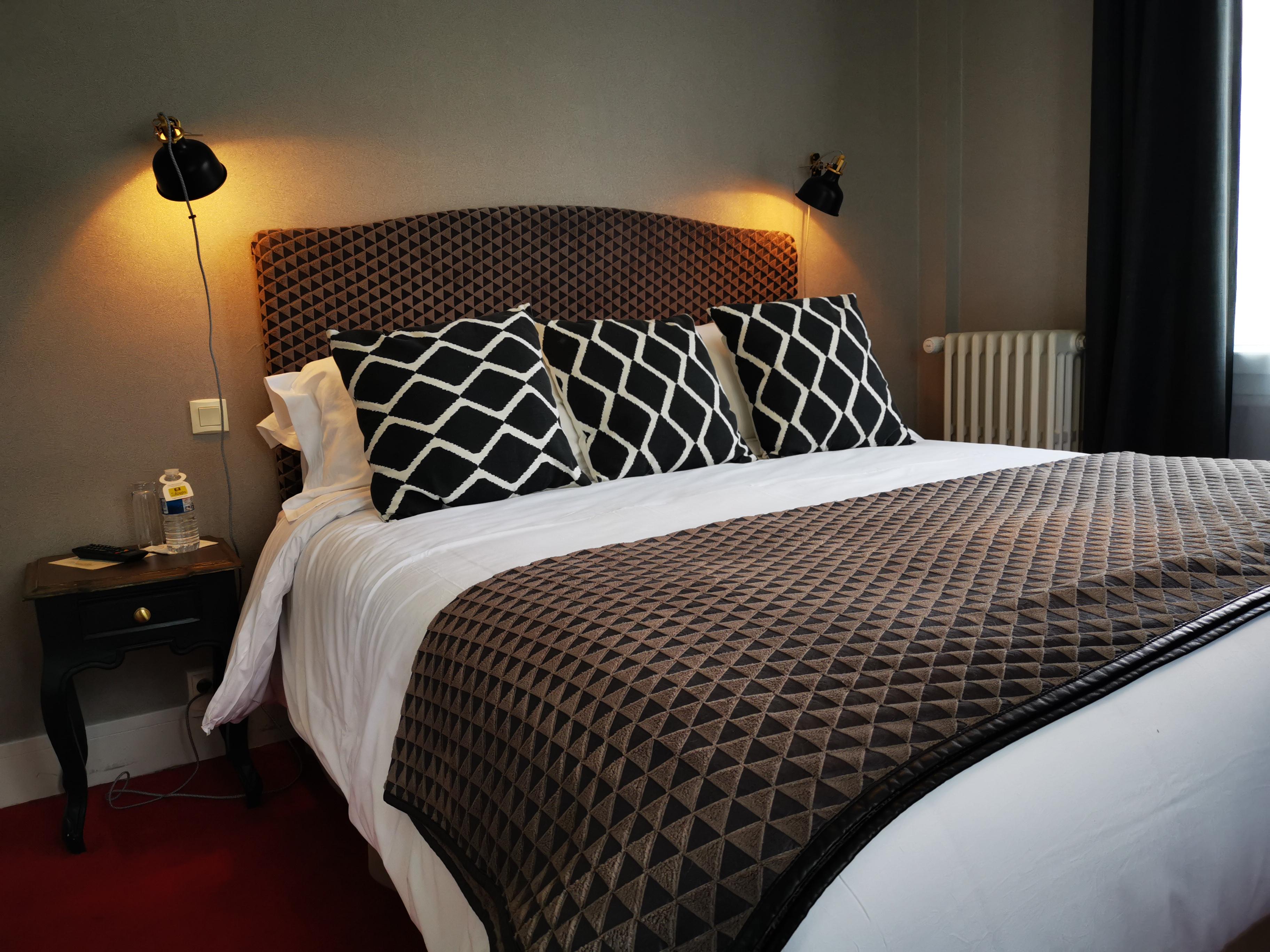 Le Boeuf Couronne - Hotel & Restaurant Chartres- Logis Hotels Exterior photo