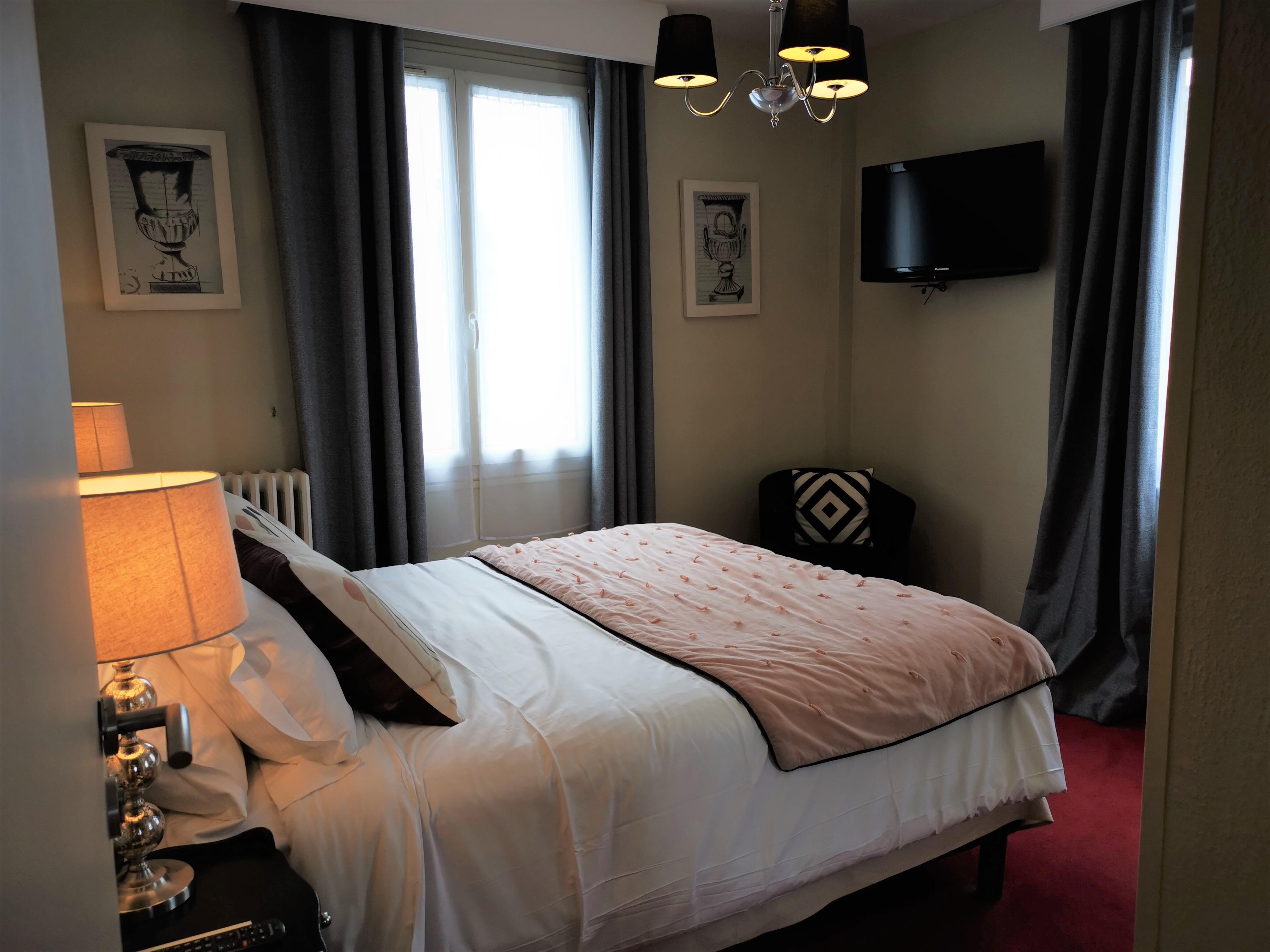 Le Boeuf Couronne - Hotel & Restaurant Chartres- Logis Hotels Exterior photo