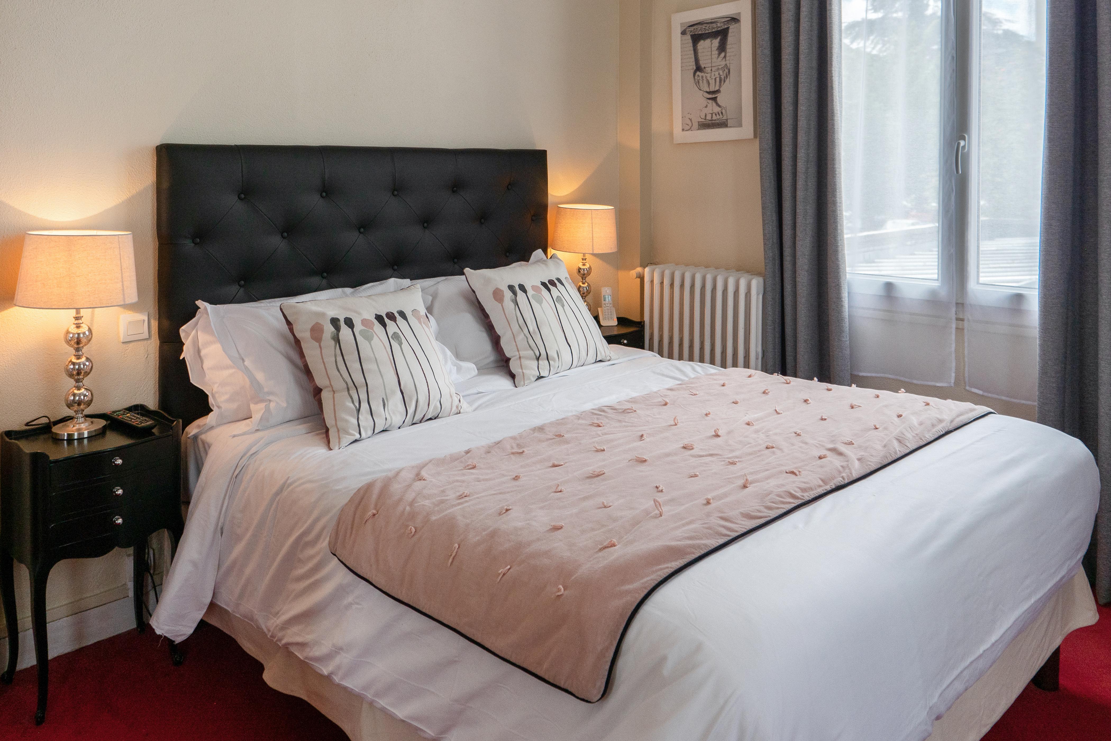Le Boeuf Couronne - Hotel & Restaurant Chartres- Logis Hotels Exterior photo